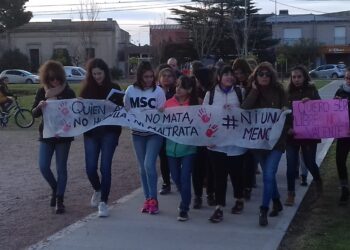 SE REALIZÓ UN ACTO POR “NI UNA MENOS” EN TORNQUIST (FOTOS)