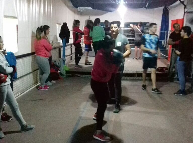 EL BOXEO DE TORNQUIST CRECE EN EL CLUB AUTOMOTO (2 NOTAS)