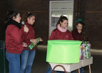 La Escuela Secundaria N°3 expuso su compromiso con el Medio Ambiente (fotos y videosentrevistas)