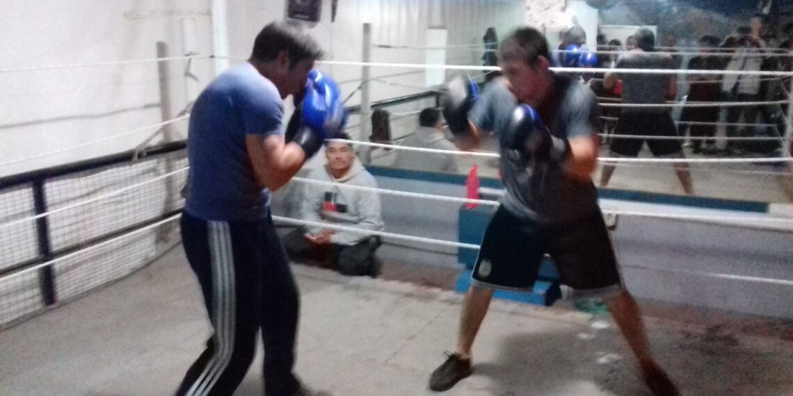 Velada de entrenamiento y guanteo en el Club Automoto (3 Notas)