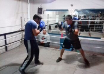 Velada de entrenamiento y guanteo en el Club Automoto (3 Notas)
