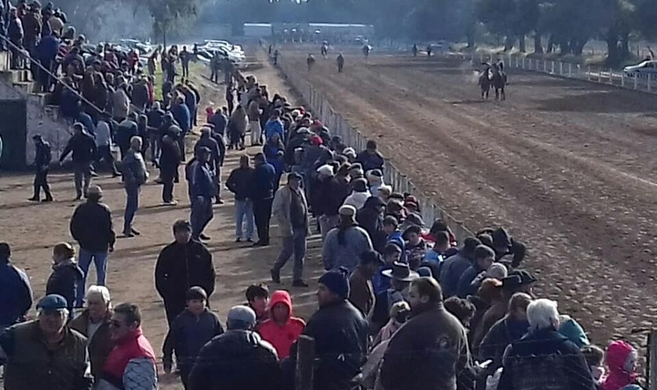 Alrededor de 700 personas disfrutaron de la jornada hípica en Tornquist  (video)