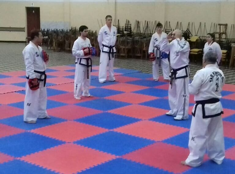 Capacitación de instructores y evaluación a alumnos de Taekwon Do (2 videos)