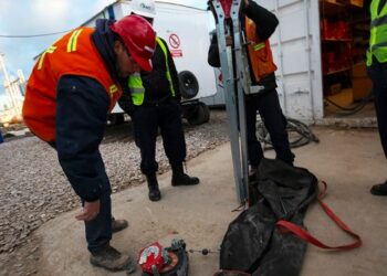 Personal de Bomberos Tornquist visitó el Parque Eólico “Tres Picos” (fotos)