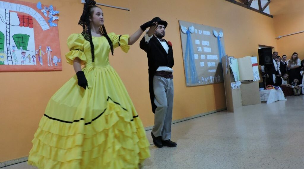 Se realizó el acto oficial por el 9 de Julio (FOTOS)