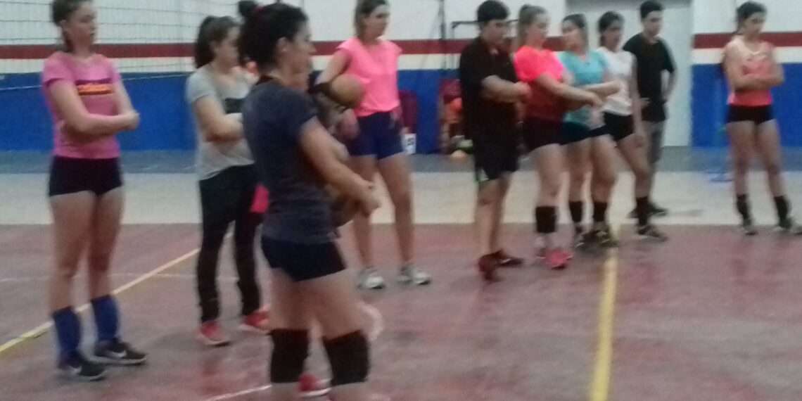 AUTOMOTO VOLEY ENTRENA DE CARA AL TORNEO CLAUSURA DE LA ASOCIACIÓN BAHIENSE DE VOLEY (3 VIDEOS)