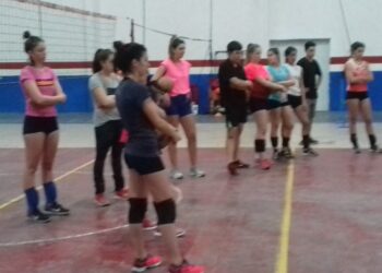 AUTOMOTO VOLEY ENTRENA DE CARA AL TORNEO CLAUSURA DE LA ASOCIACIÓN BAHIENSE DE VOLEY (3 VIDEOS)