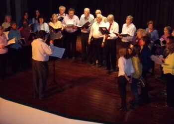 Para disfrutar los temas del Coral de Las Sierras, Coral Piedras Blancas y Coral Pedro Luro (Videos)