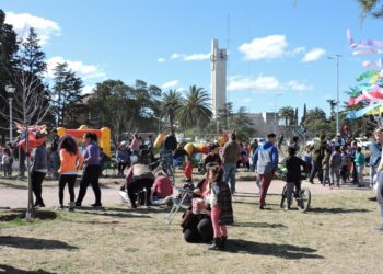 Nuestra ciudad recibió la primavera en la plaza “Ernesto Tornquist” (Video)