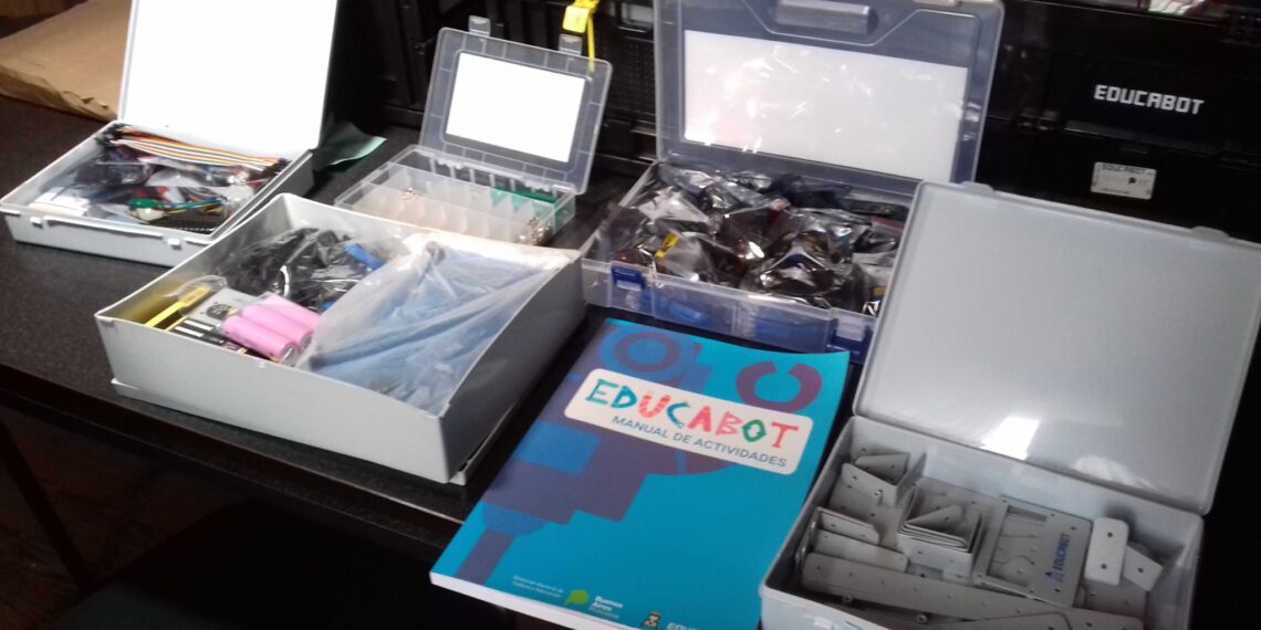 El Colegio Nuestra Señora de Luján recibió varios kits de robótica (Videos)