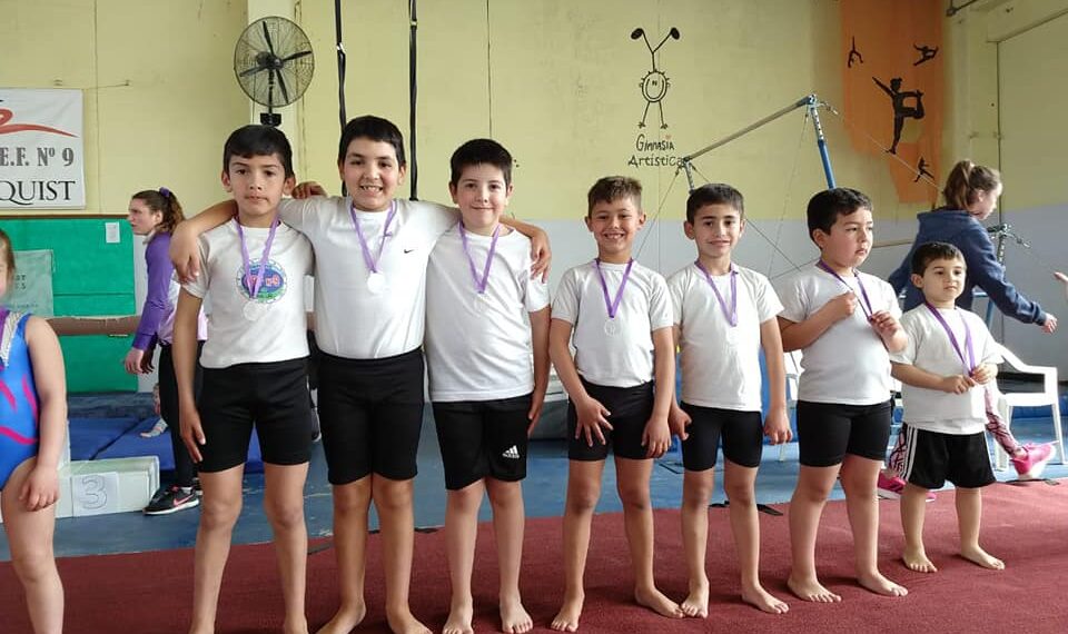 Imágenes y notas del encuentro de gimnasia artística realizado en Tornquist (Videos)