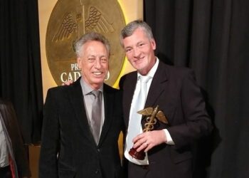 Arnaldo Botto recibió el premio Caduceo por su trayectoria en el periodismo bonaerense