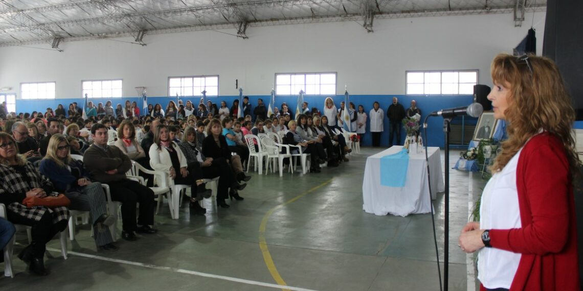 Emotivo acto por el Día del Maestro (fotos y próximamente videos)