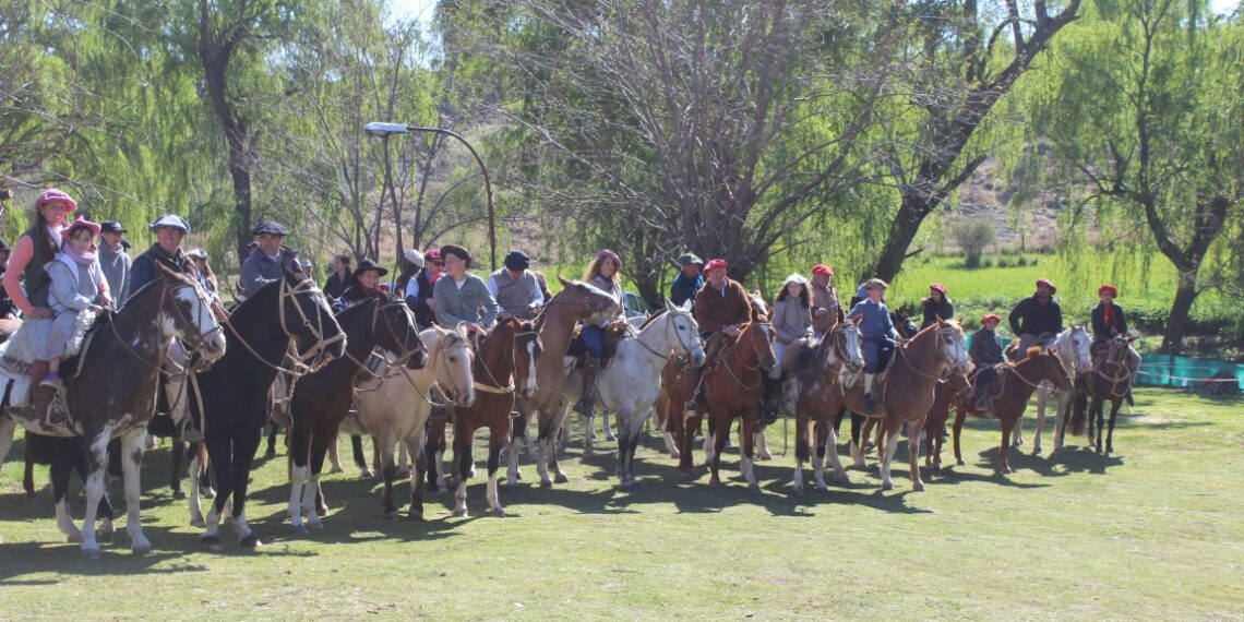 Se realizó la 5º Cabalgata y el 2º Encuentro de Asadores de la Escuela Agropecuaria (fotos y próximamente videos)