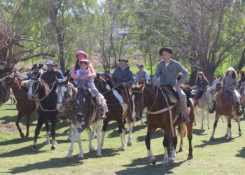 Exitosa cabalgata y concurso de asadores organizado por la EESA N° 1 de Tornquist (Videos)
