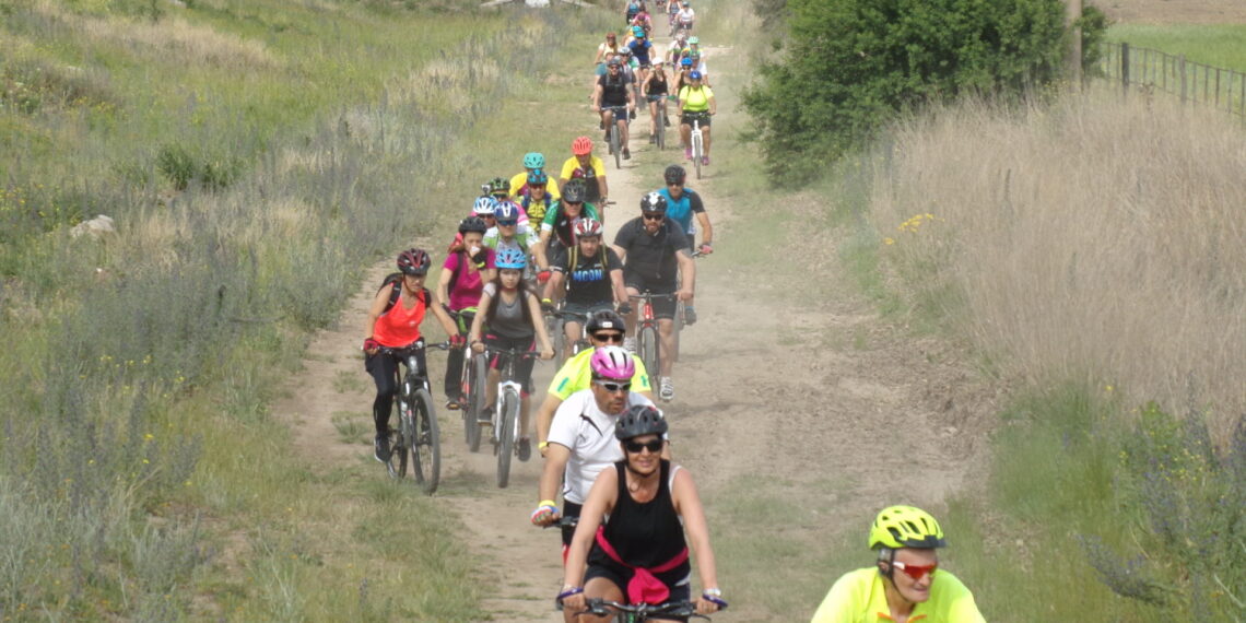 Jornada a pleno sol para disfrutar del 4º Cicloturismo a beneficio de los bomberos voluntarios (35 Fotos)