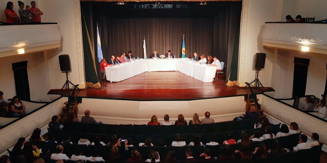 El HCD. reconoció en Tornquist a abanderados y escoltas (fotos y transmisión por facebook)