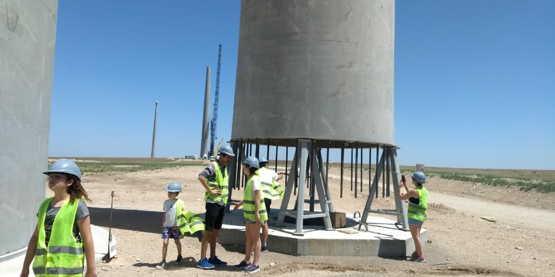 Vecinos de Tornquist recorrieron el Parque Eólico “Vientos Bonaereses”