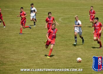Juan Salazar: “Se viene trabajando bien en el club y por eso somos protagonistas” (Nota)