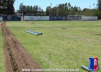 Comenzó la instalación del riego automático a las canchas auxiliares de Automoto (Video)