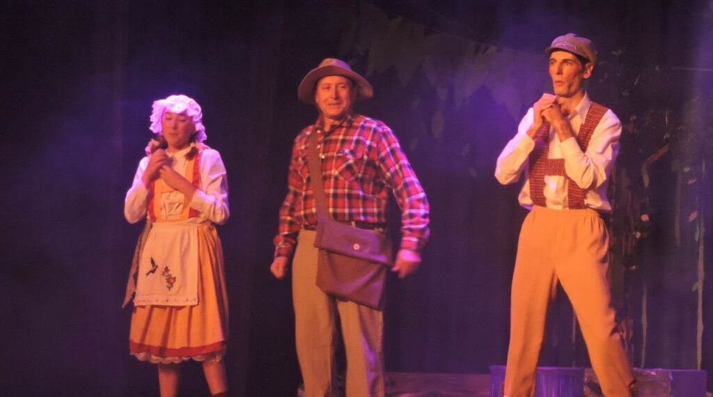 Presentación a sala llena del Grupo Municipal de Teatro “Los Rodolfo”