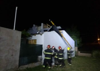 Voladura de techo en una vivienda de Villa Serrana La Gruta (fotos)