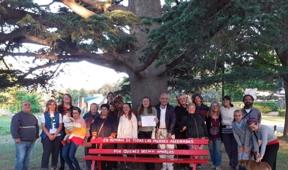 Inauguran un Banco Rojo en Villa La Arcadia (fotos)