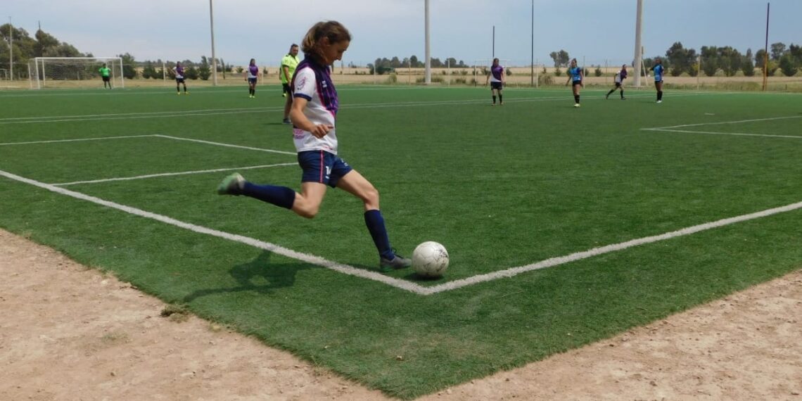 Con éxito se desarrolló el triangular de fútbol femenino (Nota)