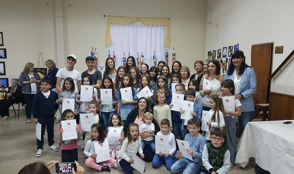Se realizó la muestra anual de la Academia “Arte y Color” (Nota)