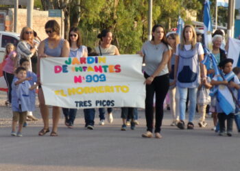 Tres Picos festejó su 113º aniversario con acto, desfile y baile popular