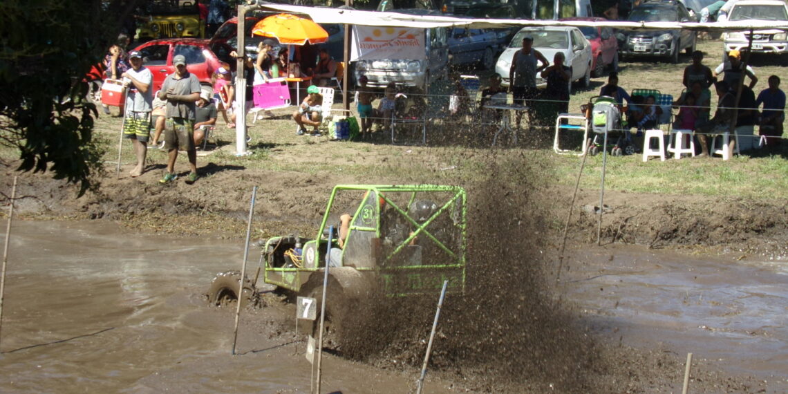 Buen parque automotor en la travesía de Paso Don Adile (Videos)