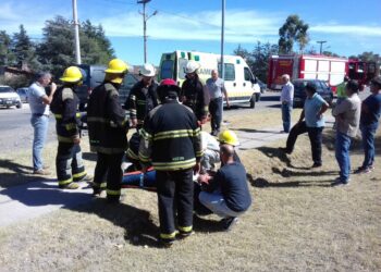 Dos heridos tras un choque en la Avda. Moreno (video)