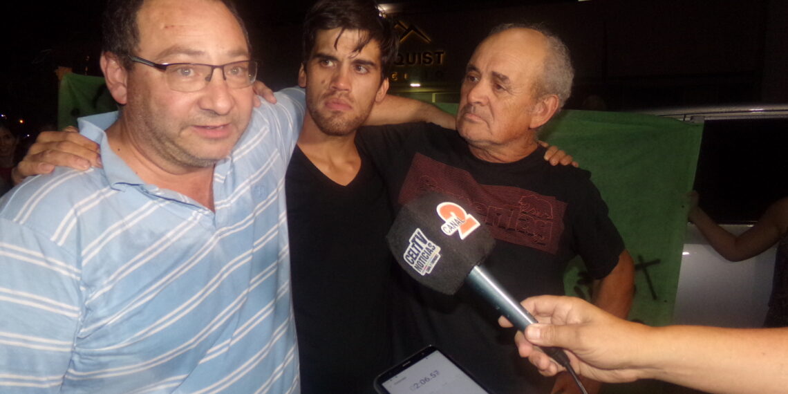 Labarthe y Raising fueron recibidos por vecinos de la comunidad (Videos)