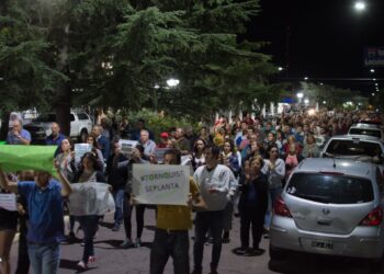 Vecinos de Tornquist marcharon por el uso medicinal del aceite de cannabis y la liberación de los concejales