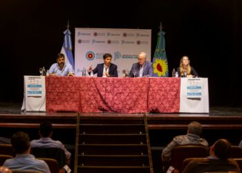 Kicillof con intendentes: “Tenemos que dar el ejemplo de solidaridad y responsabilidad” (fotos)