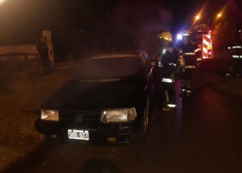 Serian intencionales los incendios registrados anoche en tres vehiculos (fotos)