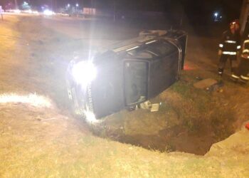 Esta madrugada los Bomberos fueron convocados por el vuelco de una camioneta en el acceso a Tornquist (fotos y próximamente video)