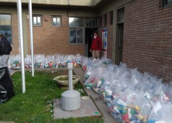 Trabajadores papeleros donaron parte de sueldo para comprar mercadería y destinarlo a la gente más necesitada