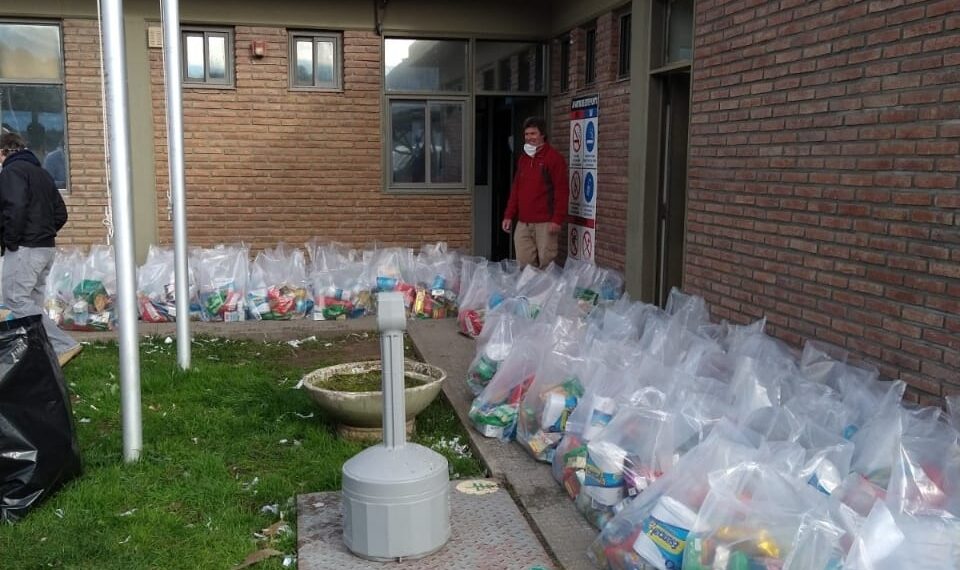 Trabajadores papeleros donaron parte de sueldo para comprar mercadería y destinarlo a la gente más necesitada