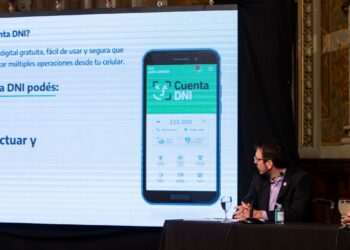Kicillof sobre Cuenta DNI: “Este es el instrumento bancario exacto en el momento justo”