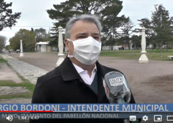 25 de Mayo: Izamiento del Pabellón Nacional y nuevas medidas en el distrito