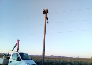 Personal de la CELT. trabajó en la zona rural por el desprendimiento de un conductor de media tensión