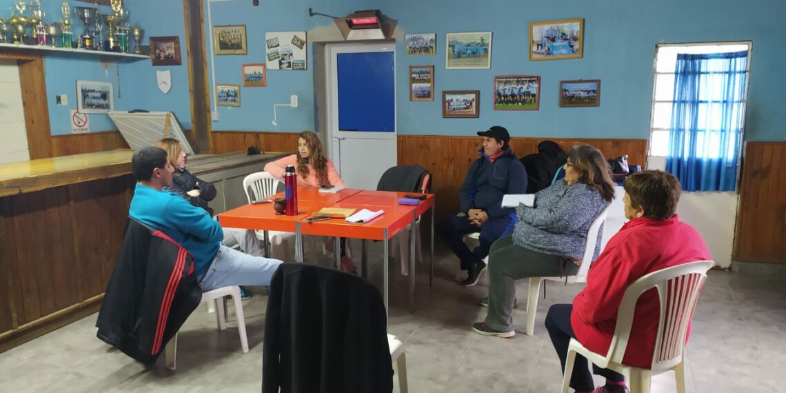 Deportes continúa trabajando junto a los clubes para la apertura progresiva