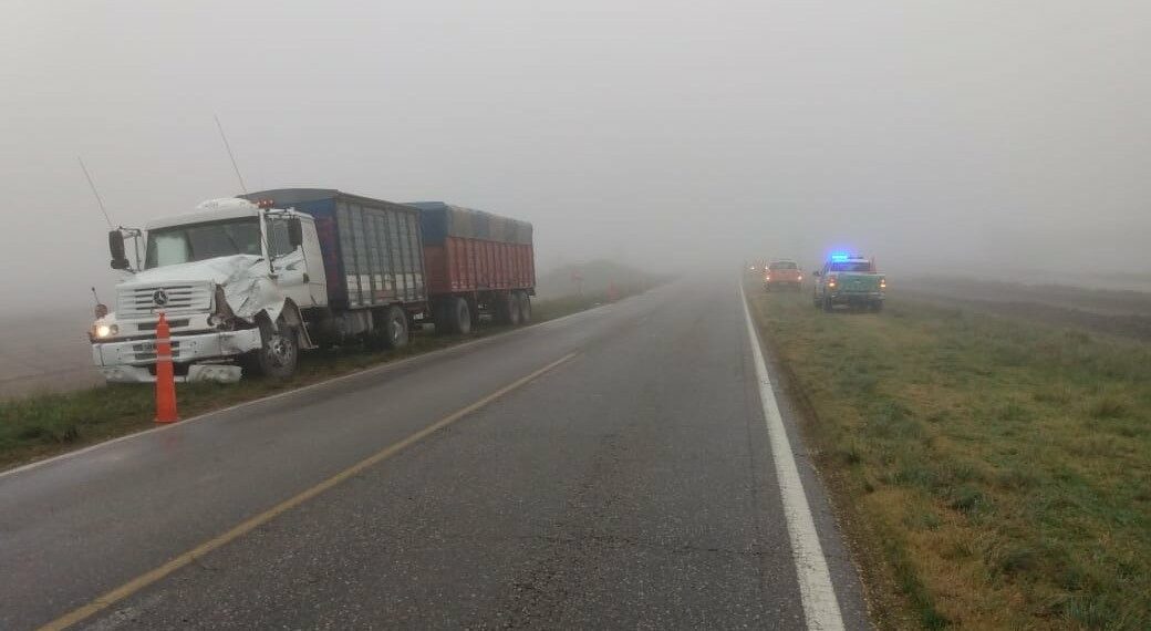 No hubo heridos en un choque de camiones en la ruta 33