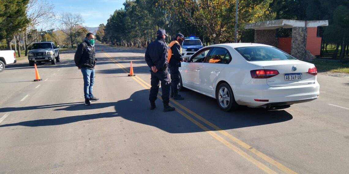 Continúan los controles de ingreso a las localidades