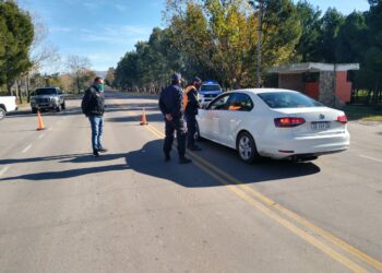 Continúan los controles de ingreso a las localidades