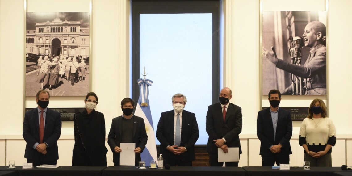 El Presidente encabezó el acto en el que las provincias de Buenos Aires, Santa Fe y Entre Ríos se sumaron al plan Argentina Construye