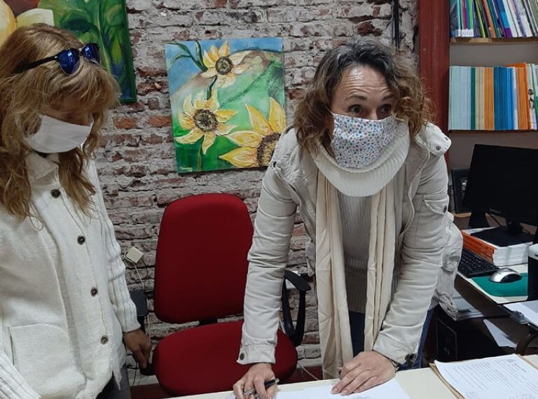 La Profesora Irina Chesñévar quedó a cargo de la jefatura distrital de Tornquist