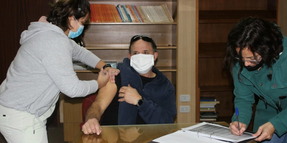 Personal de la CELT. recibió la vacuna Antigripal 2020