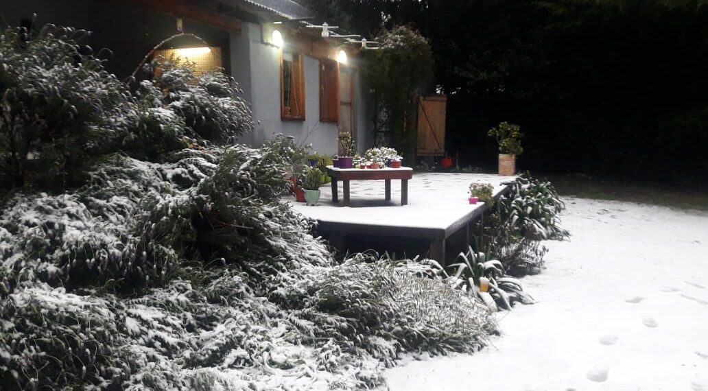 La nieve se hizo presente en la Comarca Serrana (Videos y Fotos)